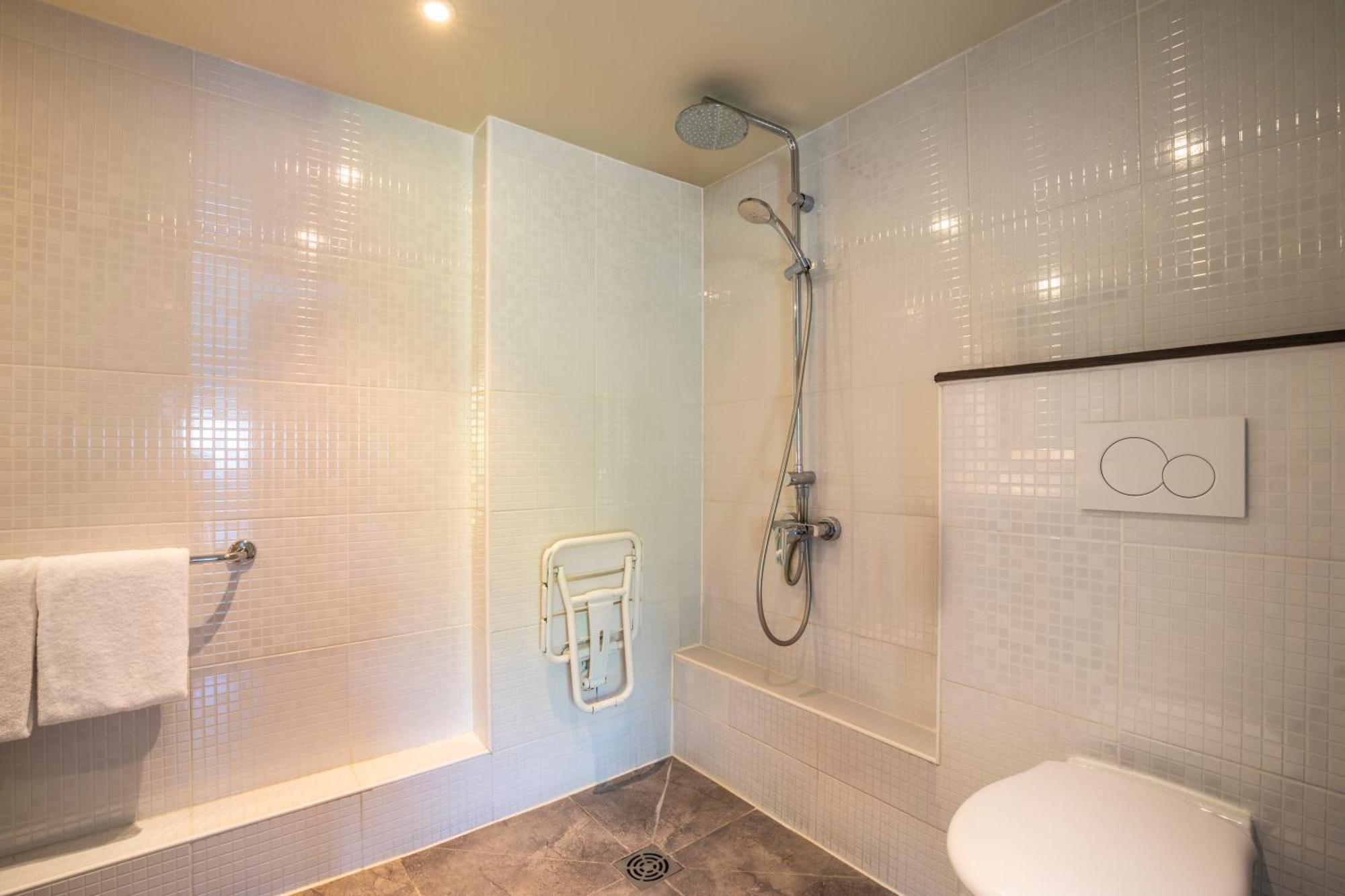 Hotel Campanile Pontarlier Esterno foto