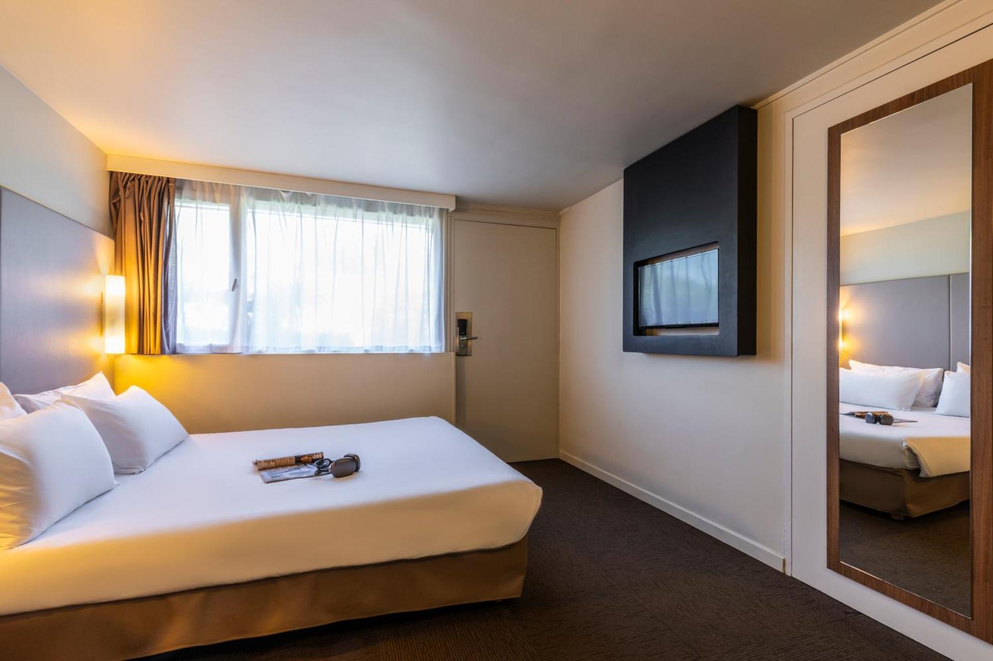 Hotel Campanile Pontarlier Esterno foto